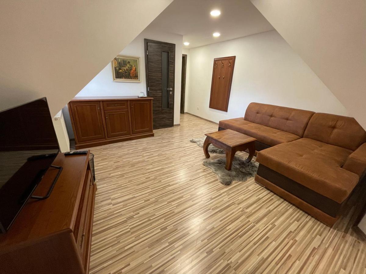 Penzión U dvoch levov Oravsky Podzamok Exterior foto